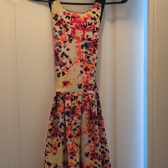 Dresses & Skirts - Dress Dresses & Skirts - Dress